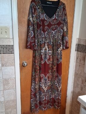Paisley V-Neck Maxi Dress in Burgundy